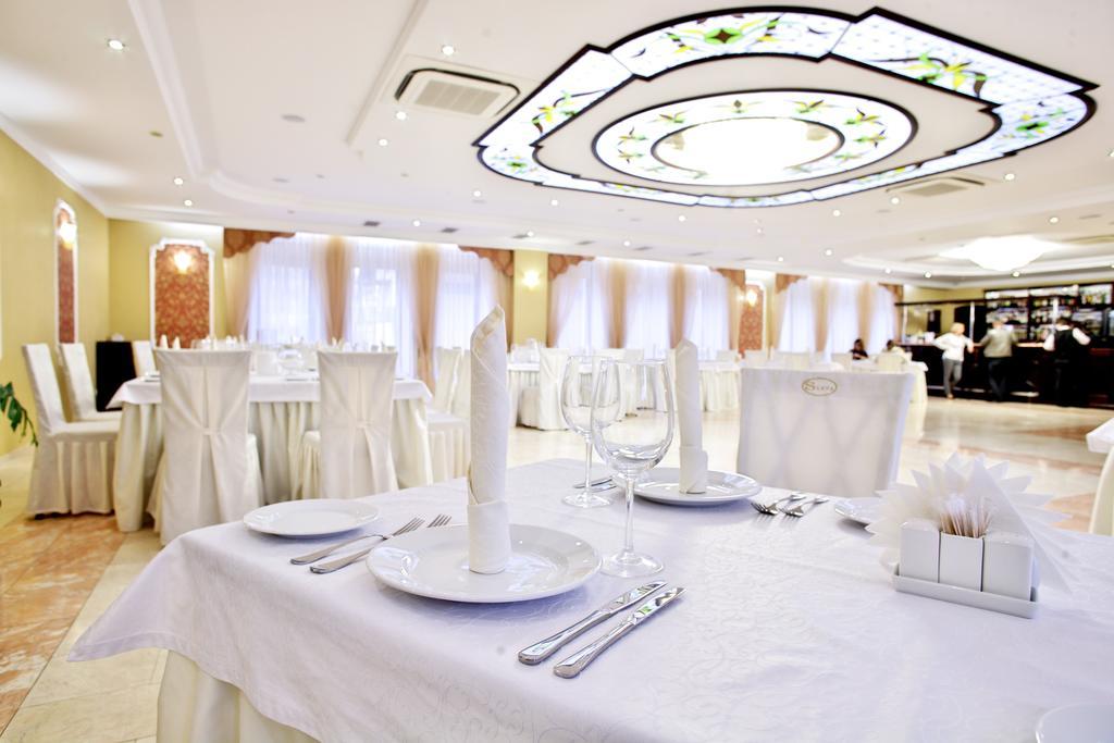 Slava Hotel Zaporizhia Ngoại thất bức ảnh