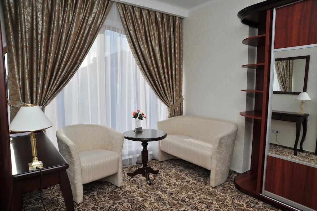 Slava Hotel Zaporizhia Ngoại thất bức ảnh
