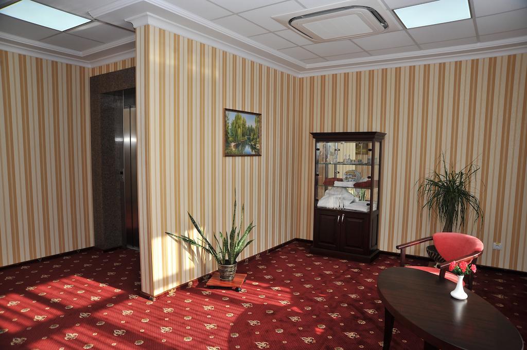 Slava Hotel Zaporizhia Ngoại thất bức ảnh