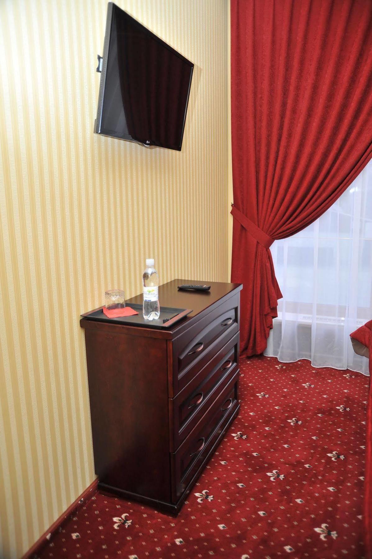 Slava Hotel Zaporizhia Ngoại thất bức ảnh
