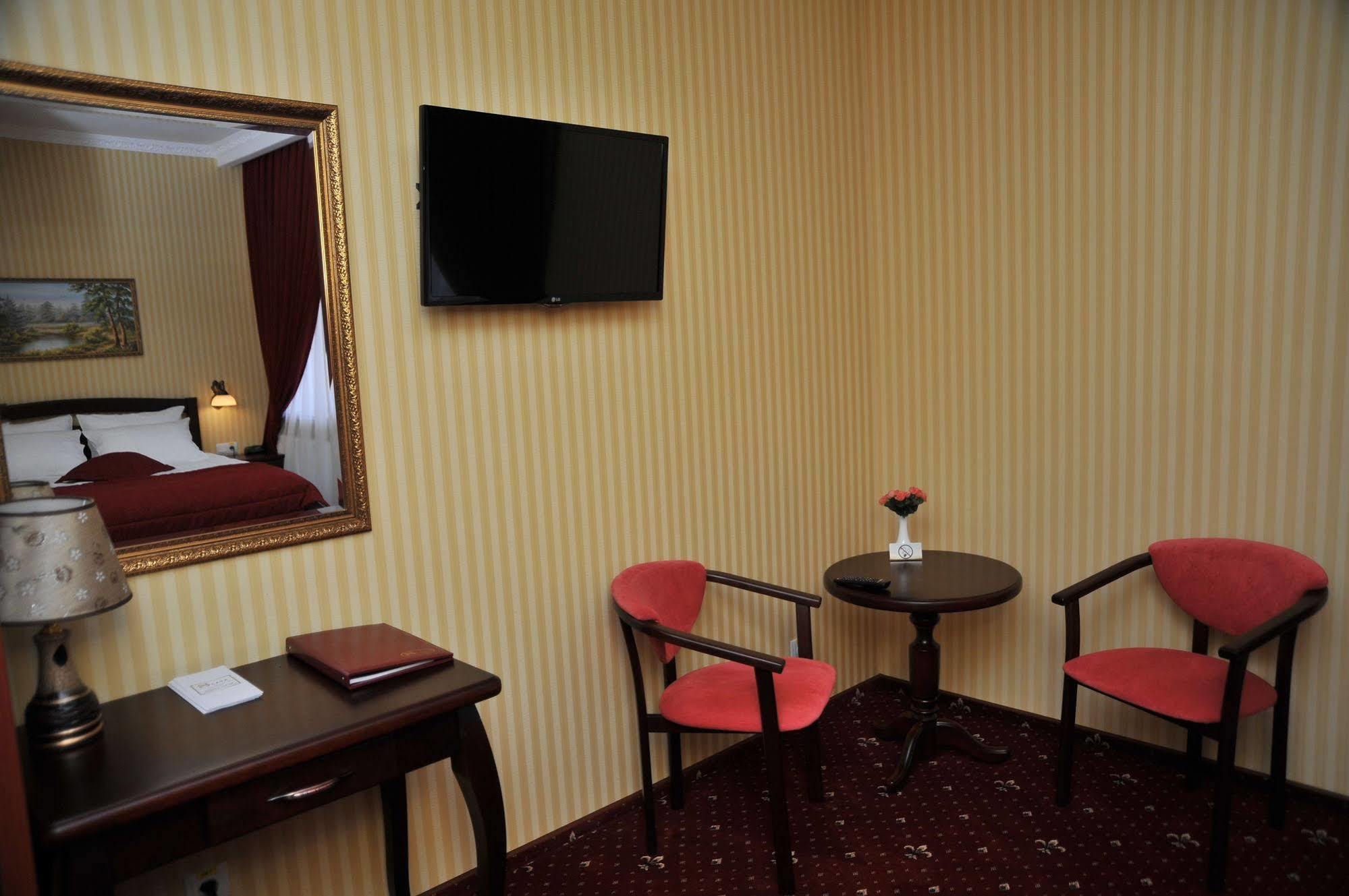 Slava Hotel Zaporizhia Ngoại thất bức ảnh