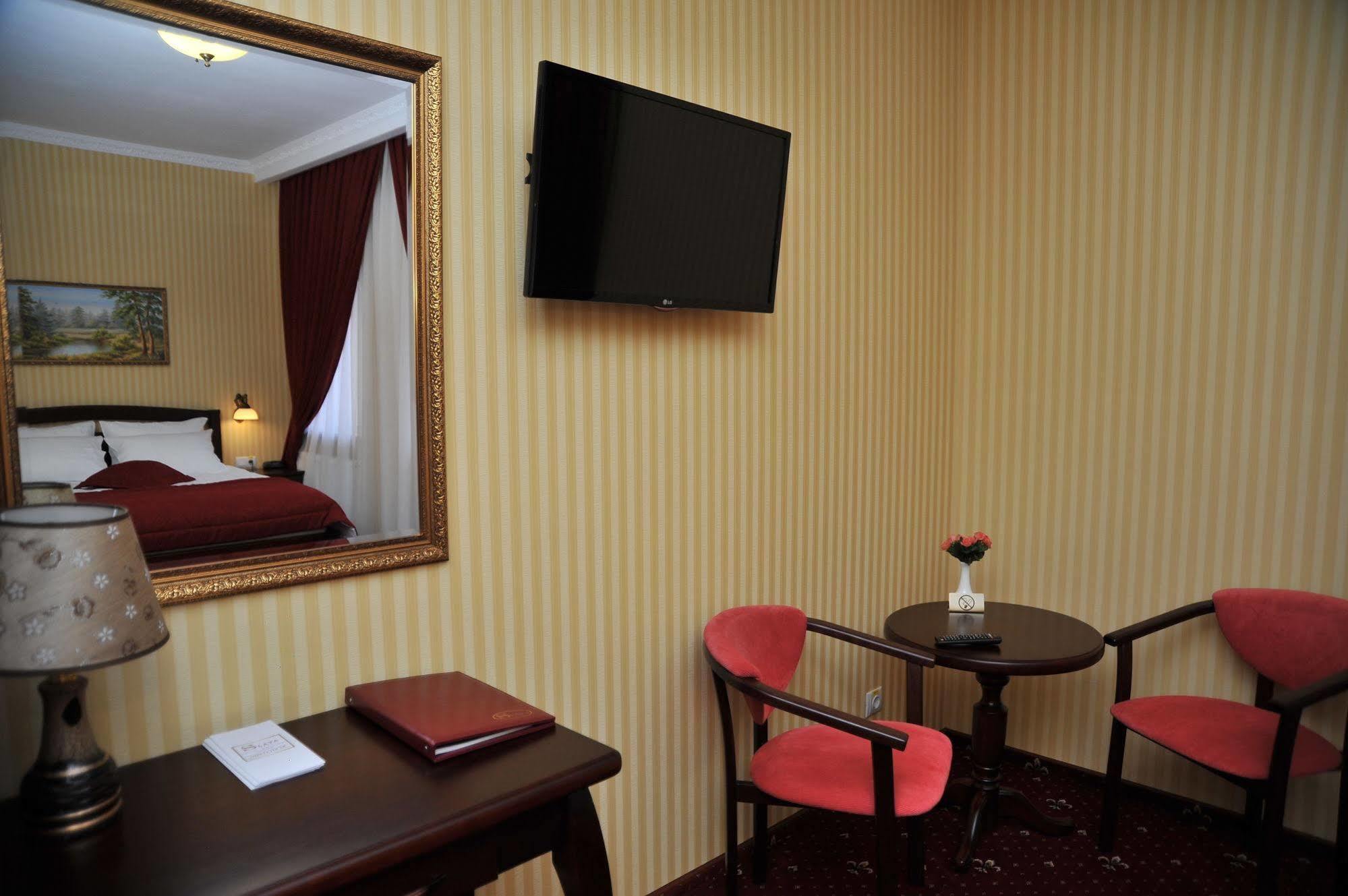Slava Hotel Zaporizhia Ngoại thất bức ảnh