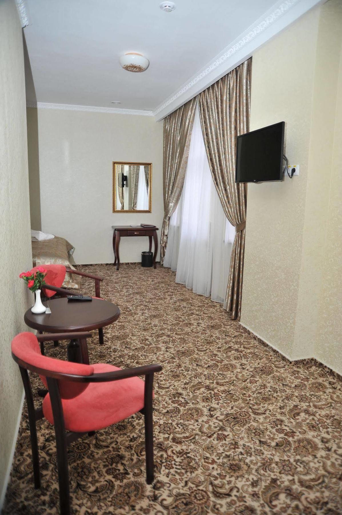Slava Hotel Zaporizhia Ngoại thất bức ảnh