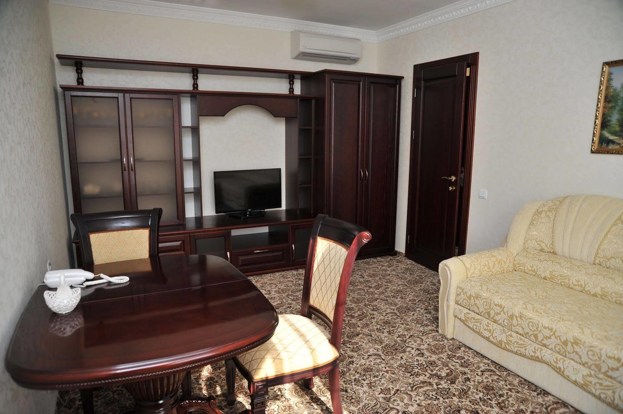 Slava Hotel Zaporizhia Ngoại thất bức ảnh