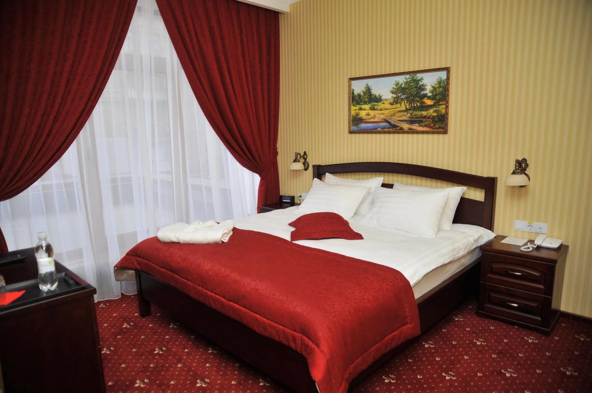 Slava Hotel Zaporizhia Ngoại thất bức ảnh
