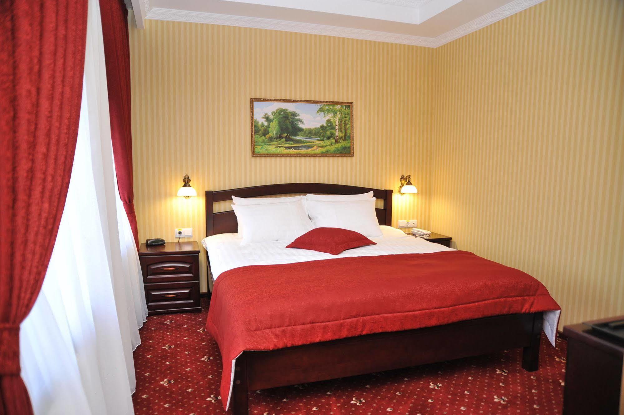 Slava Hotel Zaporizhia Ngoại thất bức ảnh