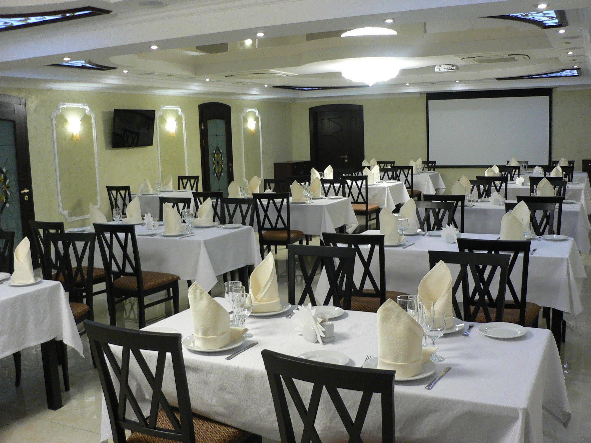 Slava Hotel Zaporizhia Ngoại thất bức ảnh
