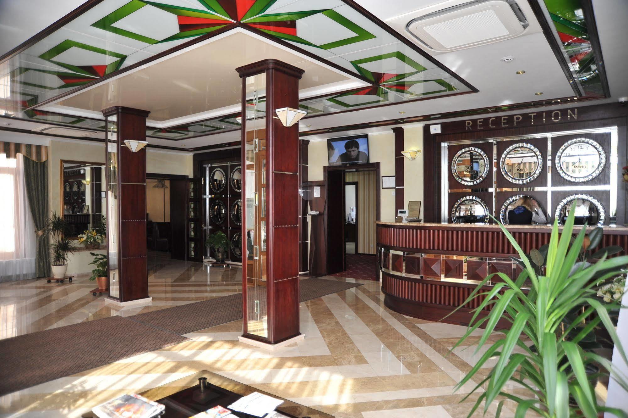 Slava Hotel Zaporizhia Ngoại thất bức ảnh